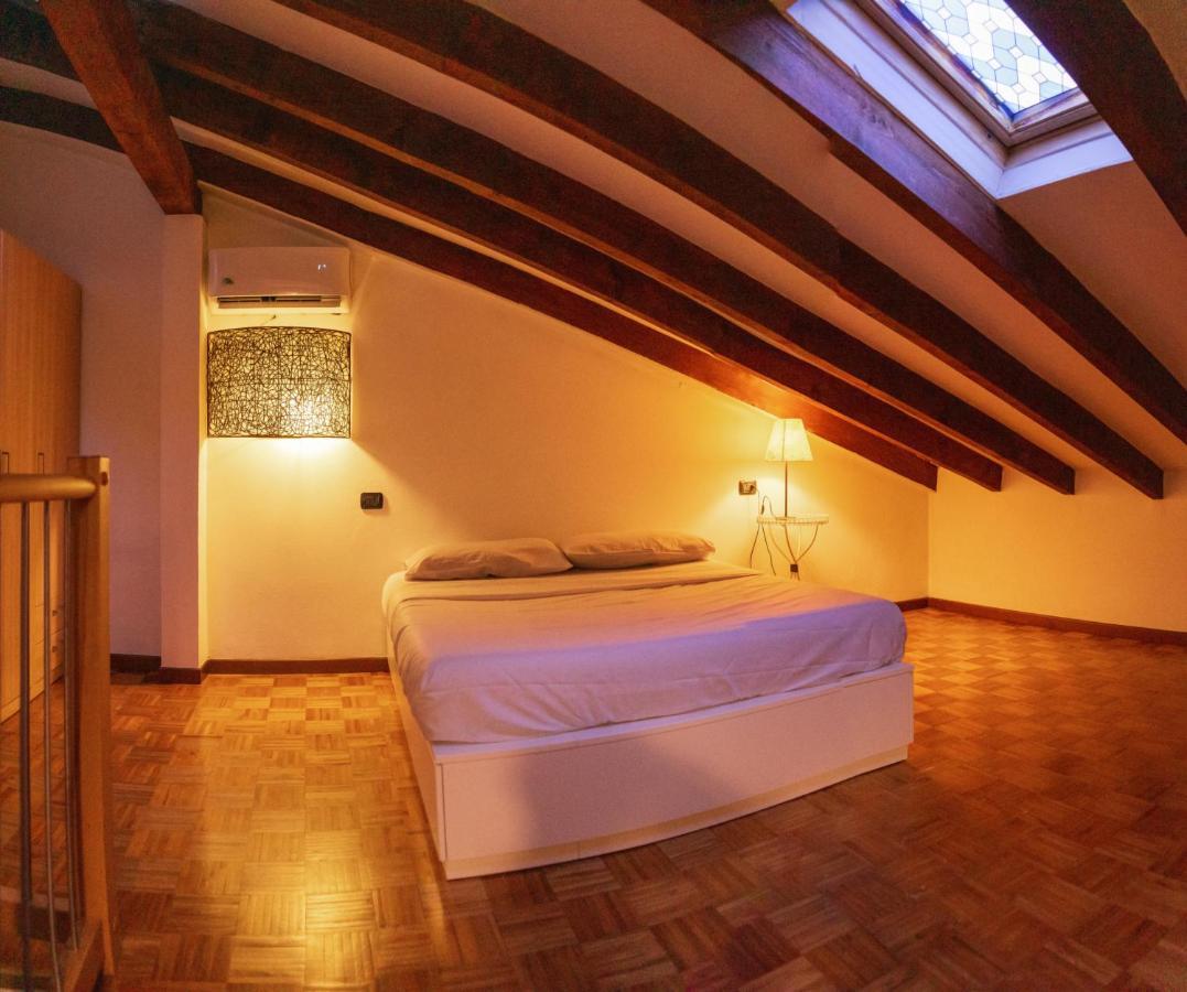 La Casa Di Ale Lägenhet Lecco Exteriör bild