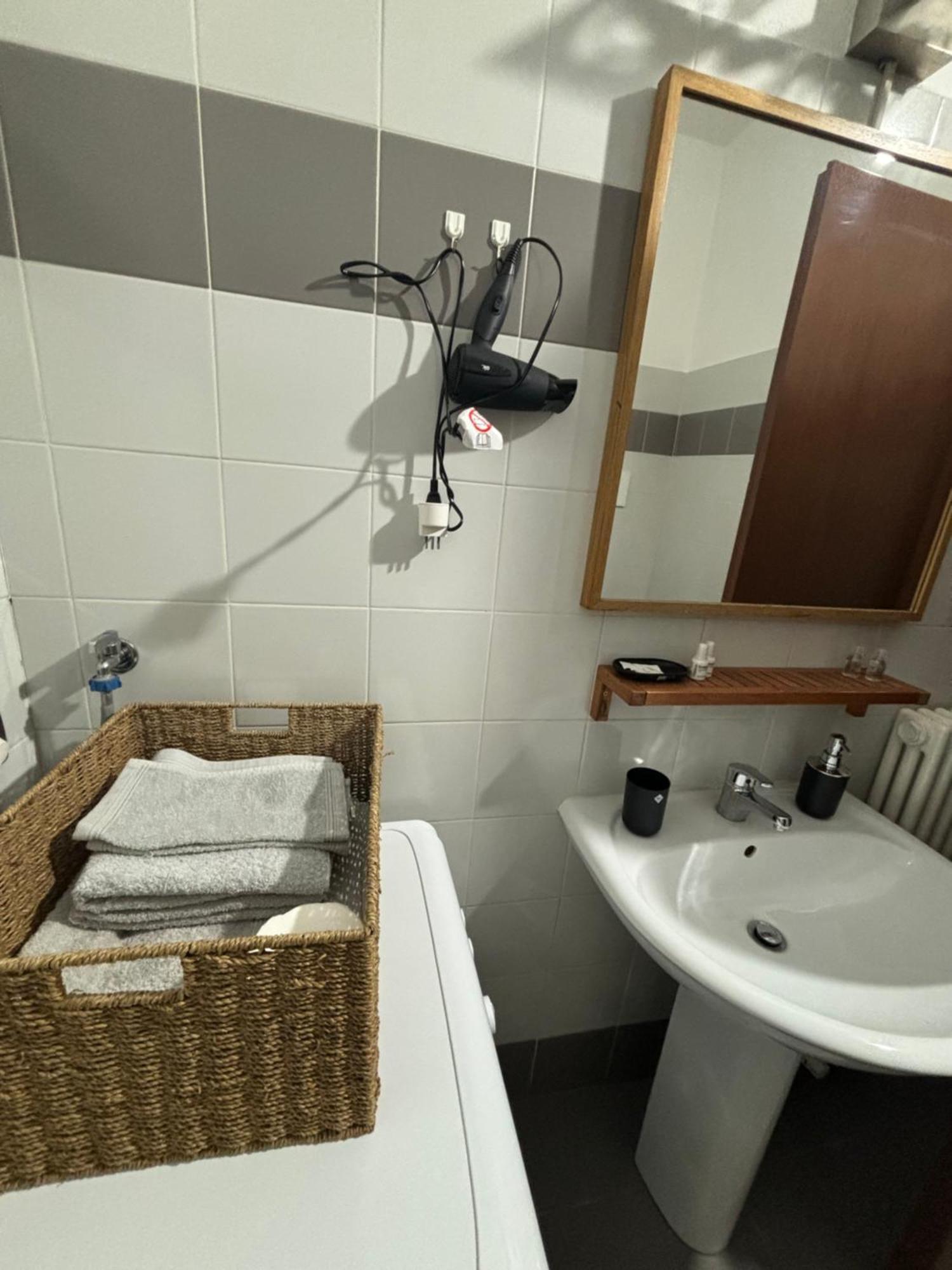 La Casa Di Ale Lägenhet Lecco Exteriör bild